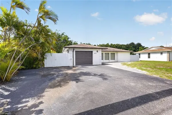 $560,000 | 4572 32nd Avenue Southwest, Naples, FL 34116