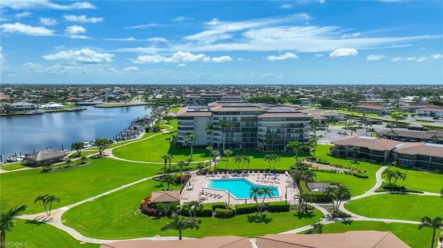 $5,700 | 601 Seaview Court, Unit C106, Marco Island, FL 34145