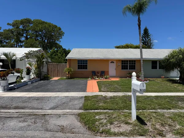 a front view of house with yard