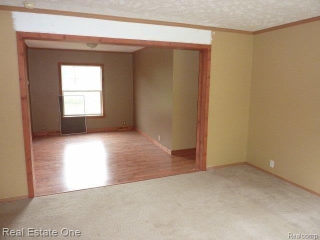 6745 Robb Road Fowlerville, MI 48836 - Photo 6 of 25 Living / Dining