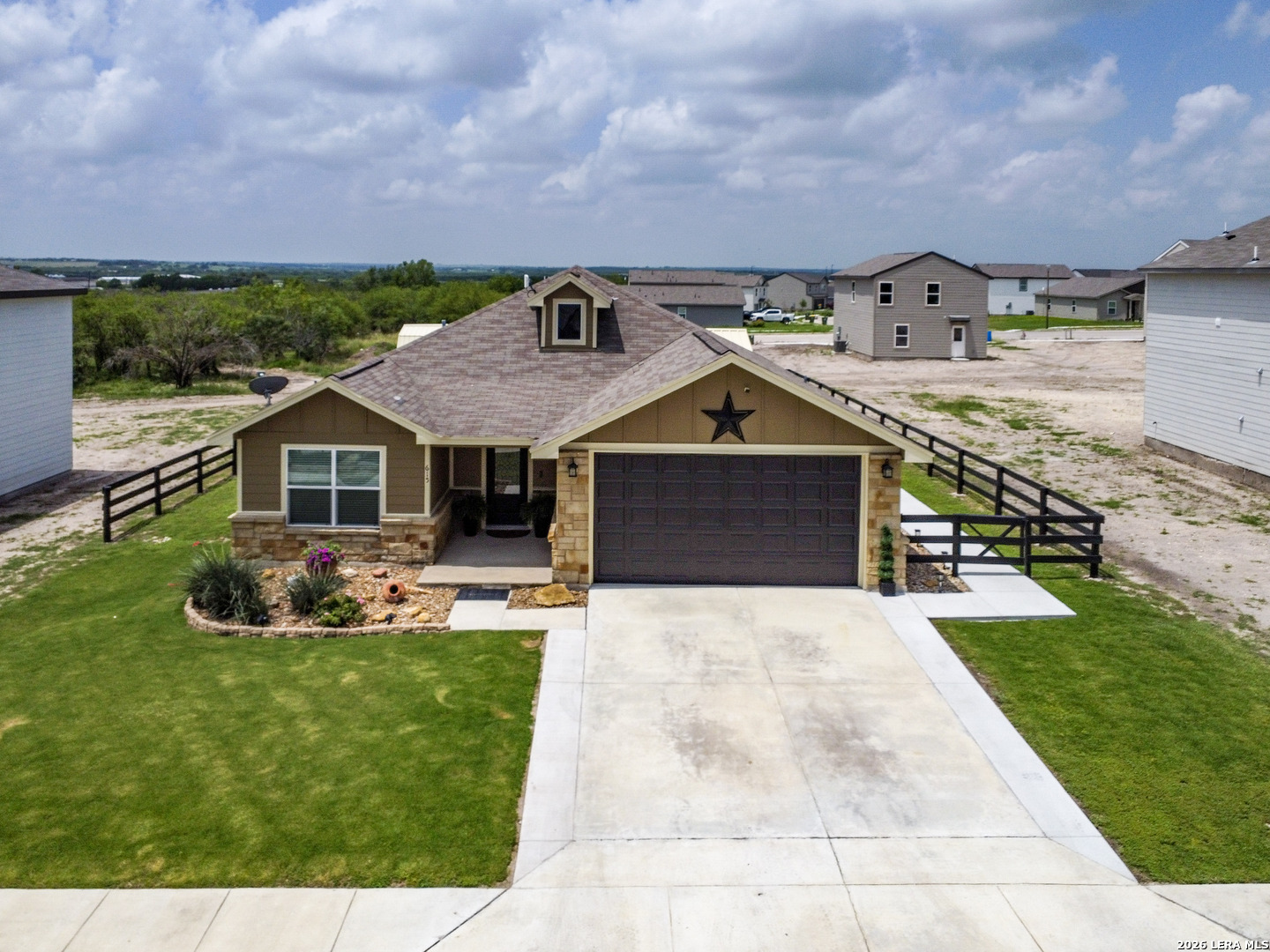 615 Cadena Loop Kenedy, TX 78119 - Photo 13 of 32