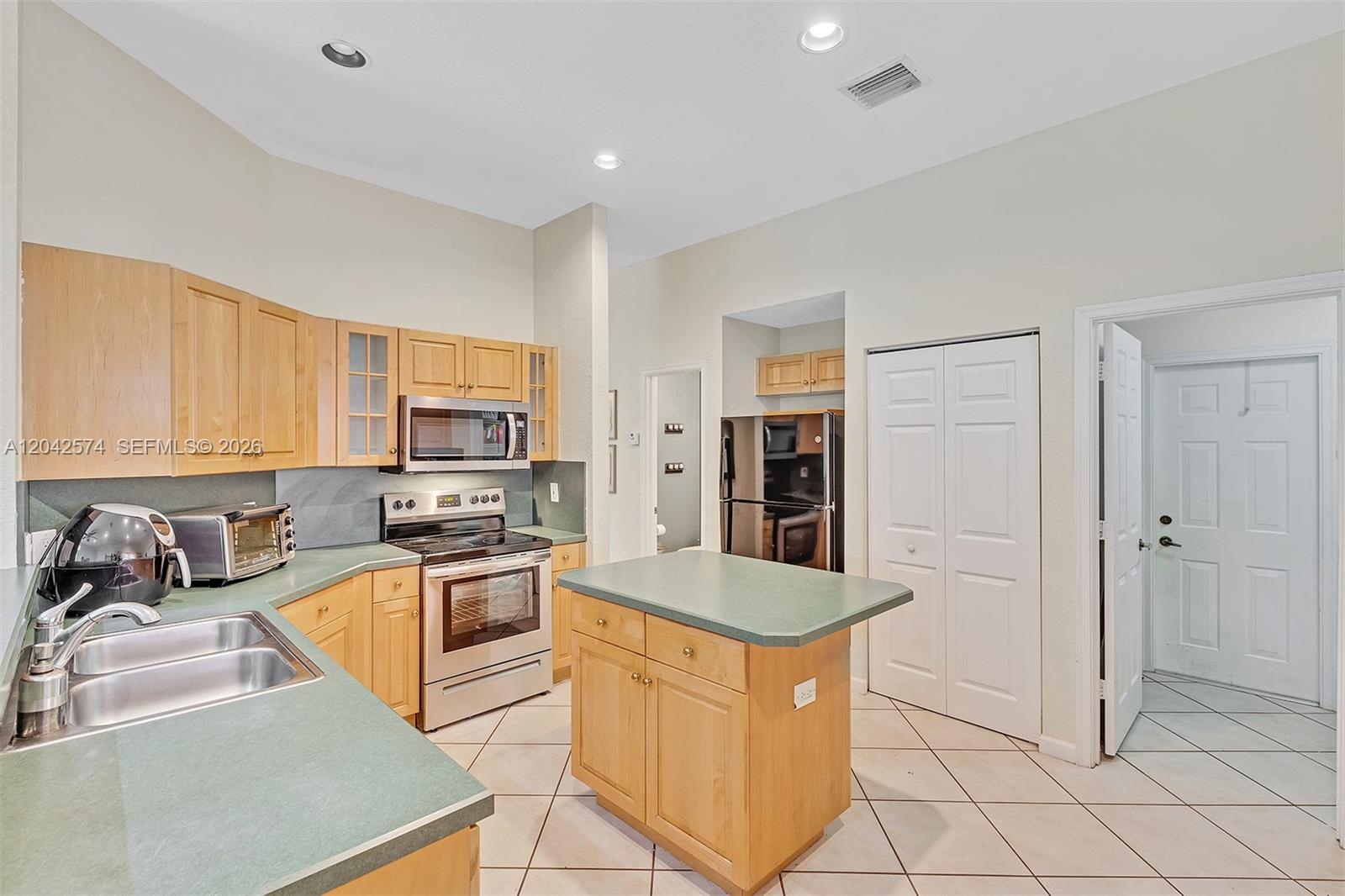 3711 Falcon Ridge Circle Weston, FL 33331 - Photo 22 of 66