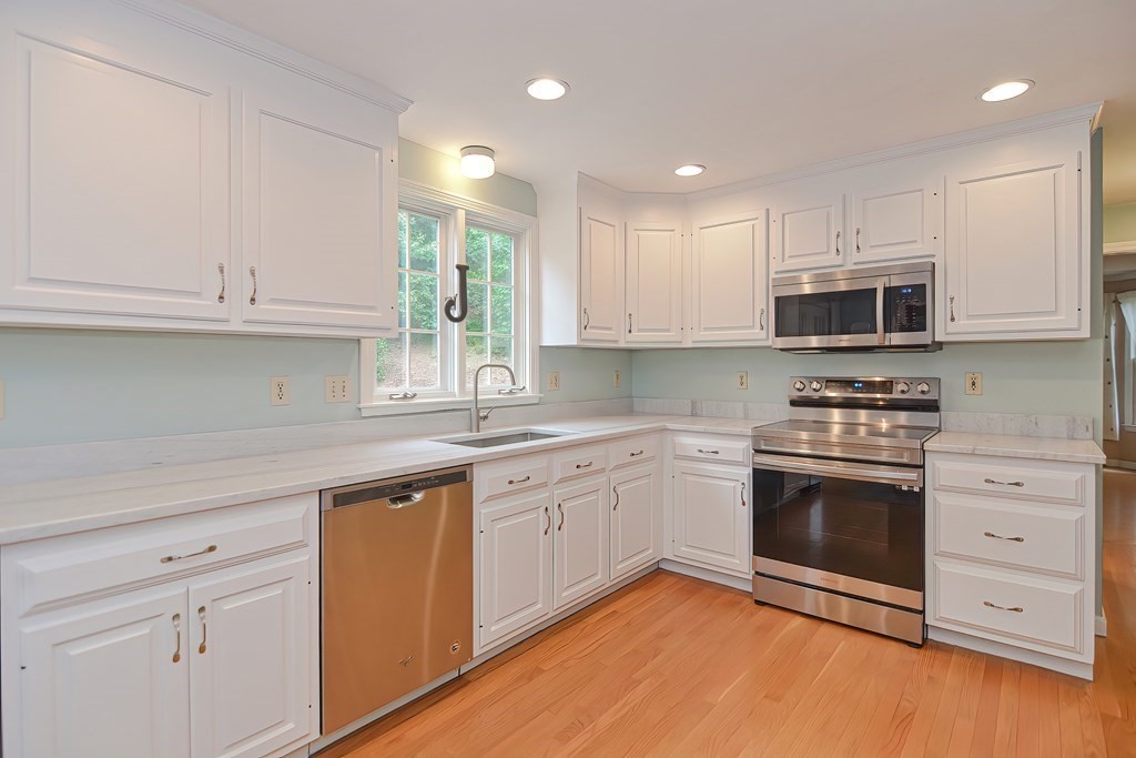 5 King Philip Road Franklin, MA 02038 - Photo 6 of 37 Gallery Image 6