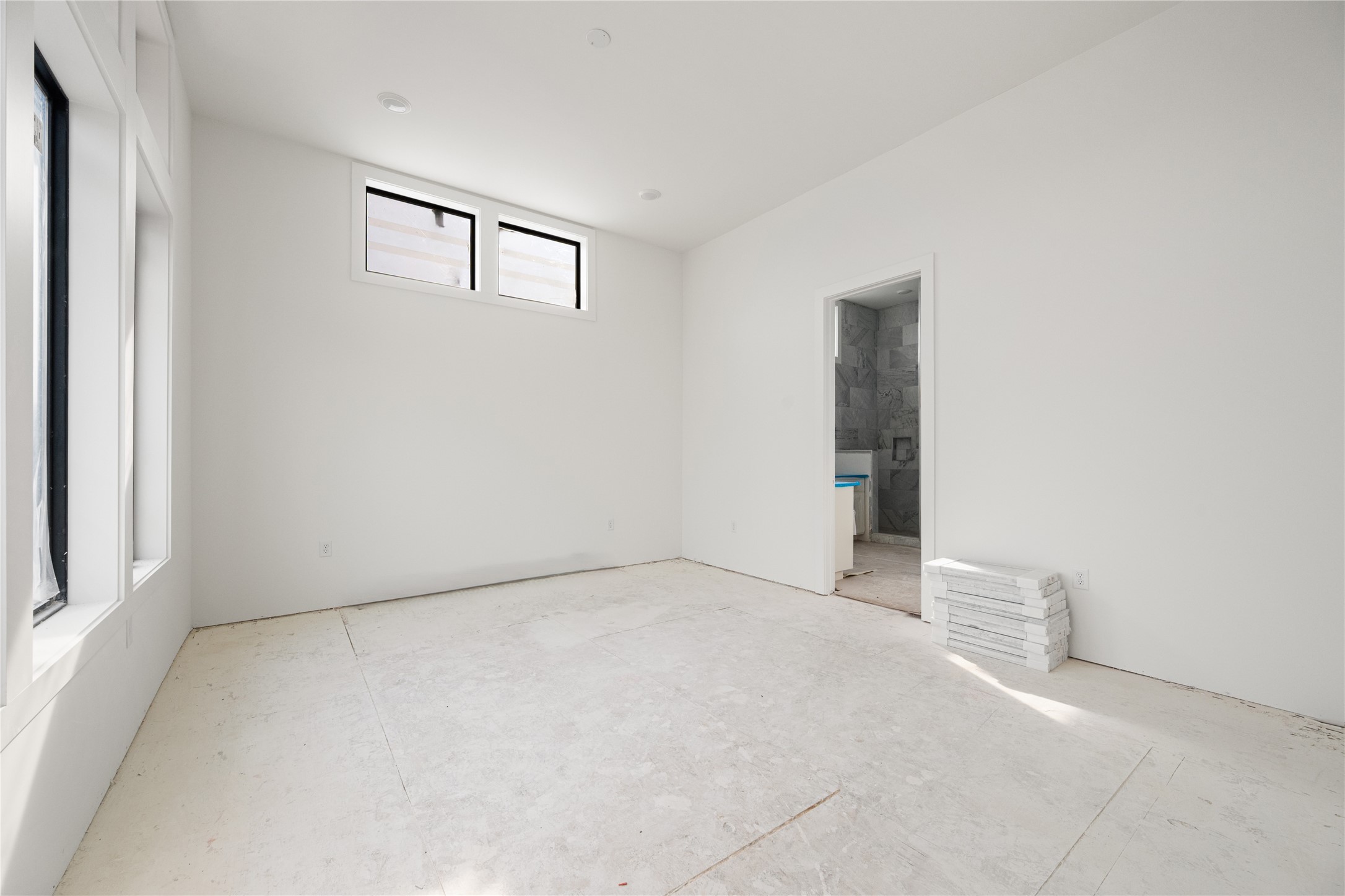 1406 West 9th Street, Unit 802 Austin, TX 78703 - Photo 9 of 17 an empty room with windows