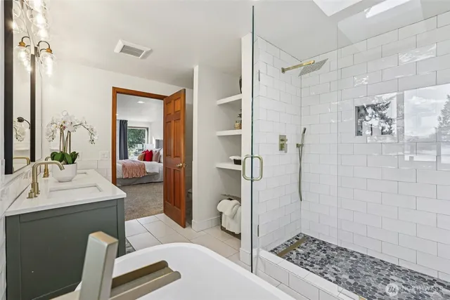 $2,250,000 | 411 West Lake Sammamish Parkway Northeast, Bellevue, WA 98008