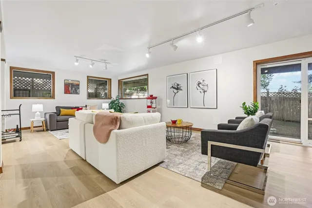 $2,250,000 | 411 West Lake Sammamish Parkway Northeast, Bellevue, WA 98008