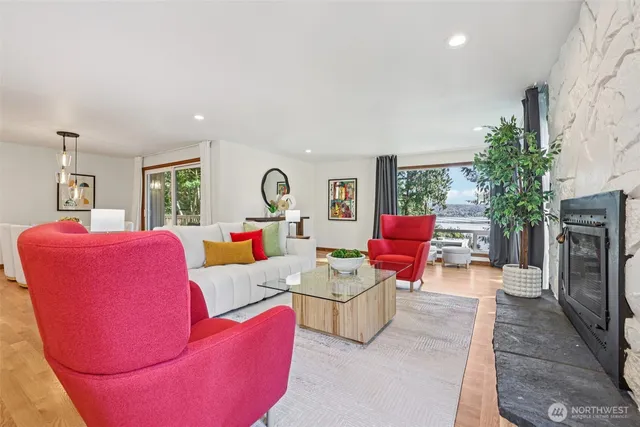 $2,250,000 | 411 West Lake Sammamish Parkway Northeast, Bellevue, WA 98008