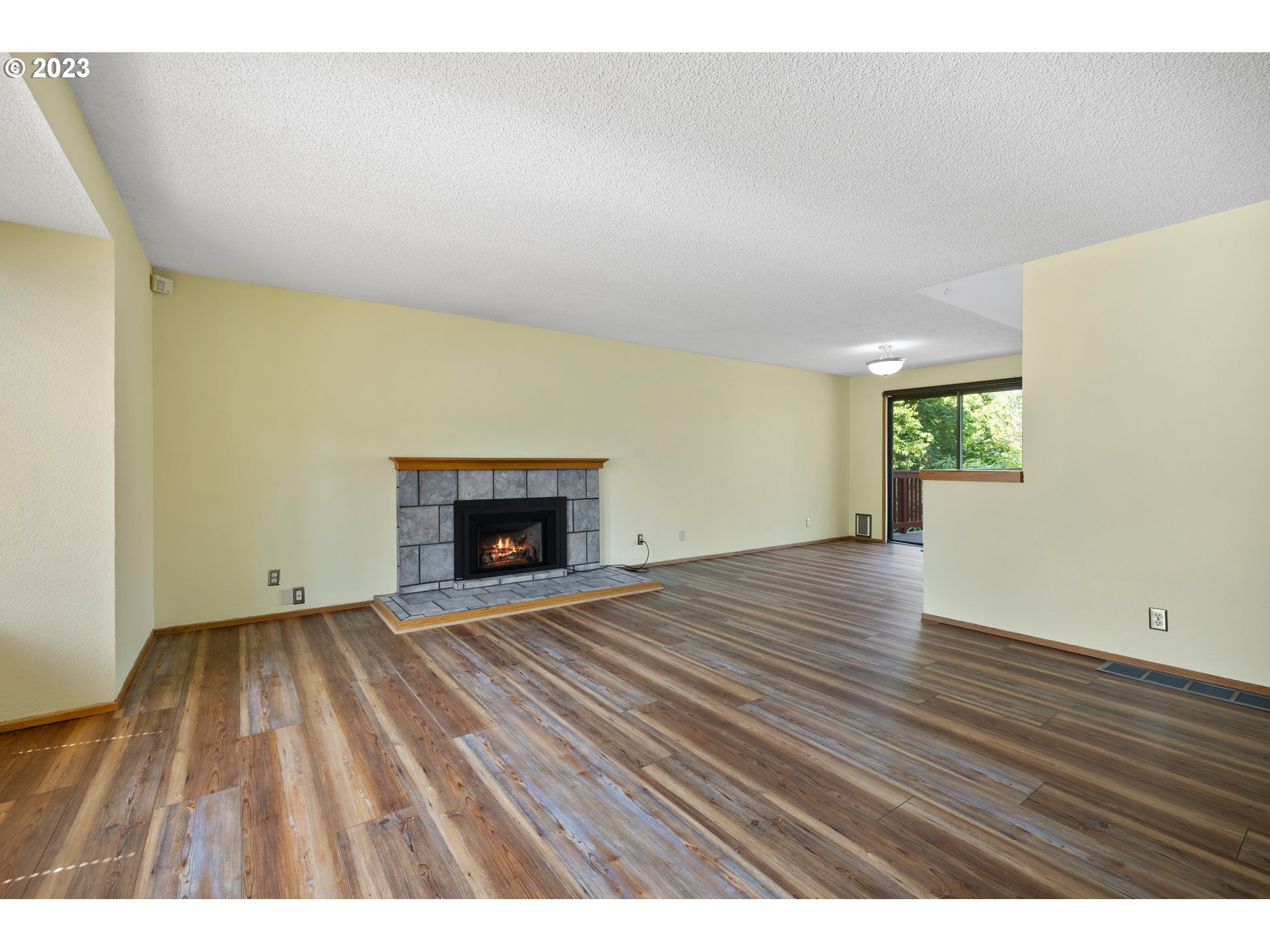 1757 Southwest 19th Court Gresham, OR 97080 - Photo 6 of 31 a view of an empty room and window