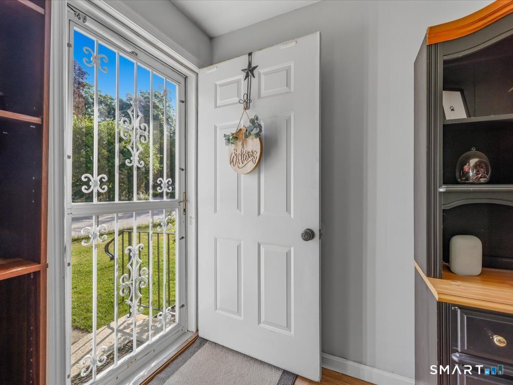 39 Glezen Street Norwich, CT 06360 - Photo 5 of 27