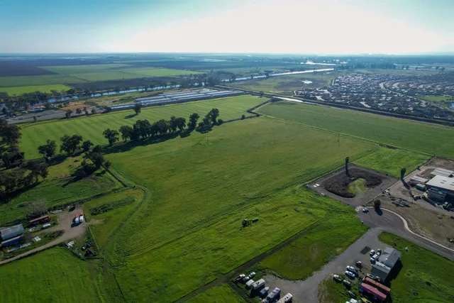 an aerial view of a golf course with a big yard