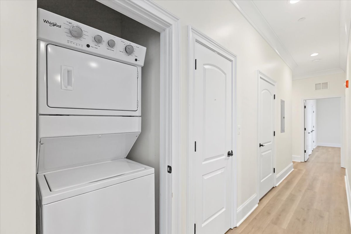 2500 Green Bay Road, Unit 202 Evanston, IL 60201 - Photo 6 of 10 a utility room with dryer and washer