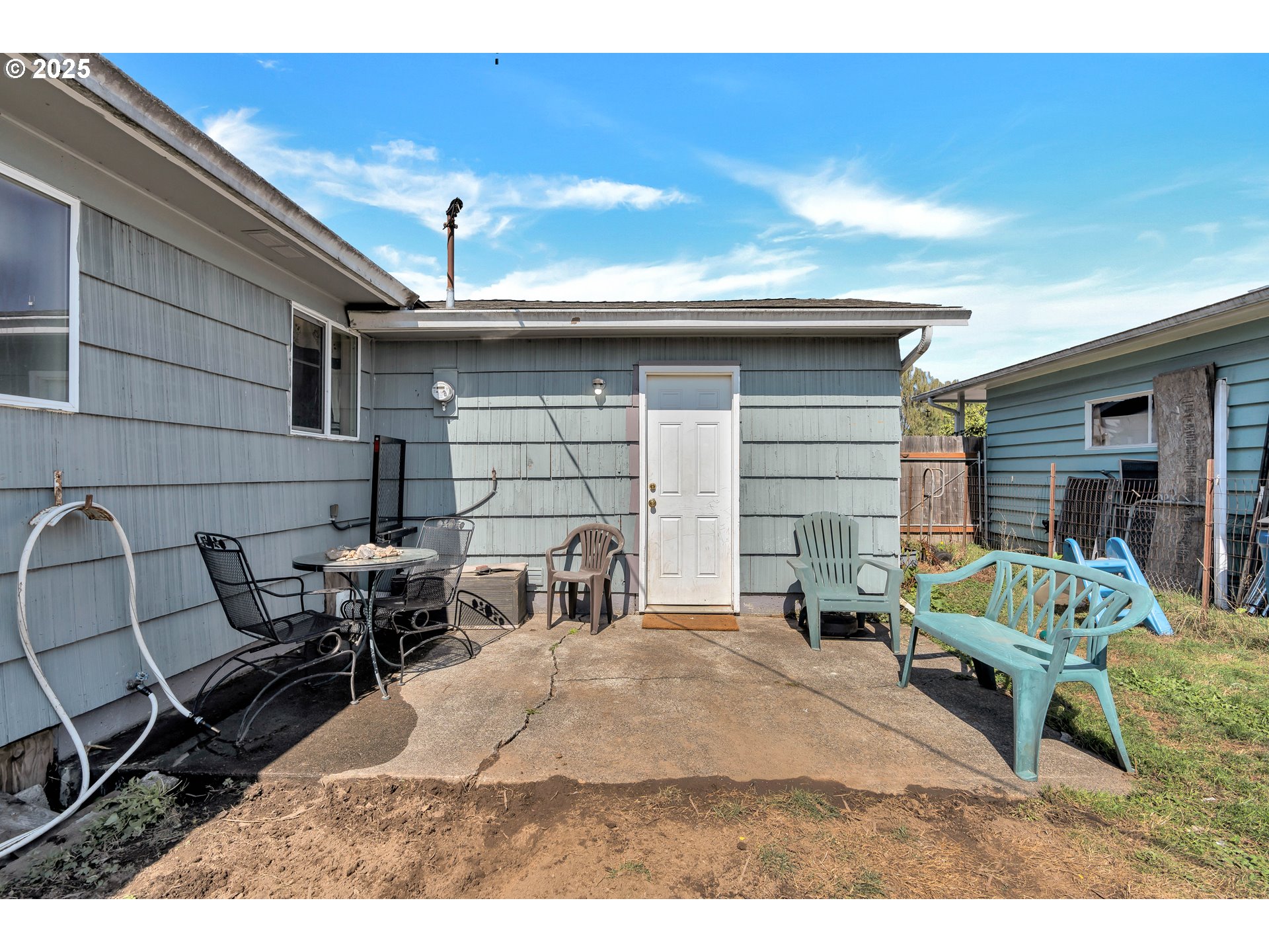 2951 Douglas Street Longview, WA 98632 - Photo 20 of 25 a backyard of a house with table and chairs