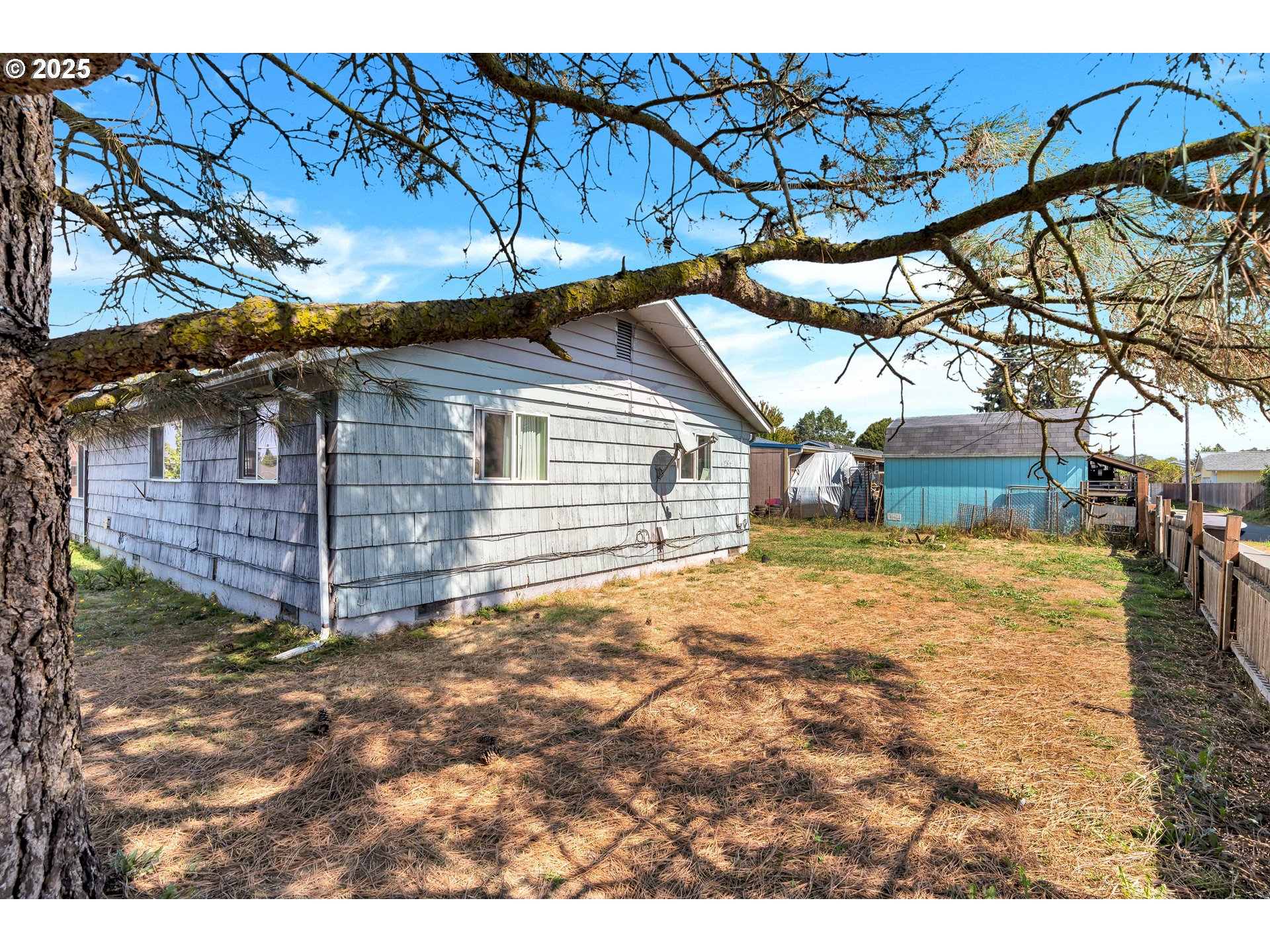 2951 Douglas Street Longview, WA 98632 - Photo 23 of 25 a view of a backyard