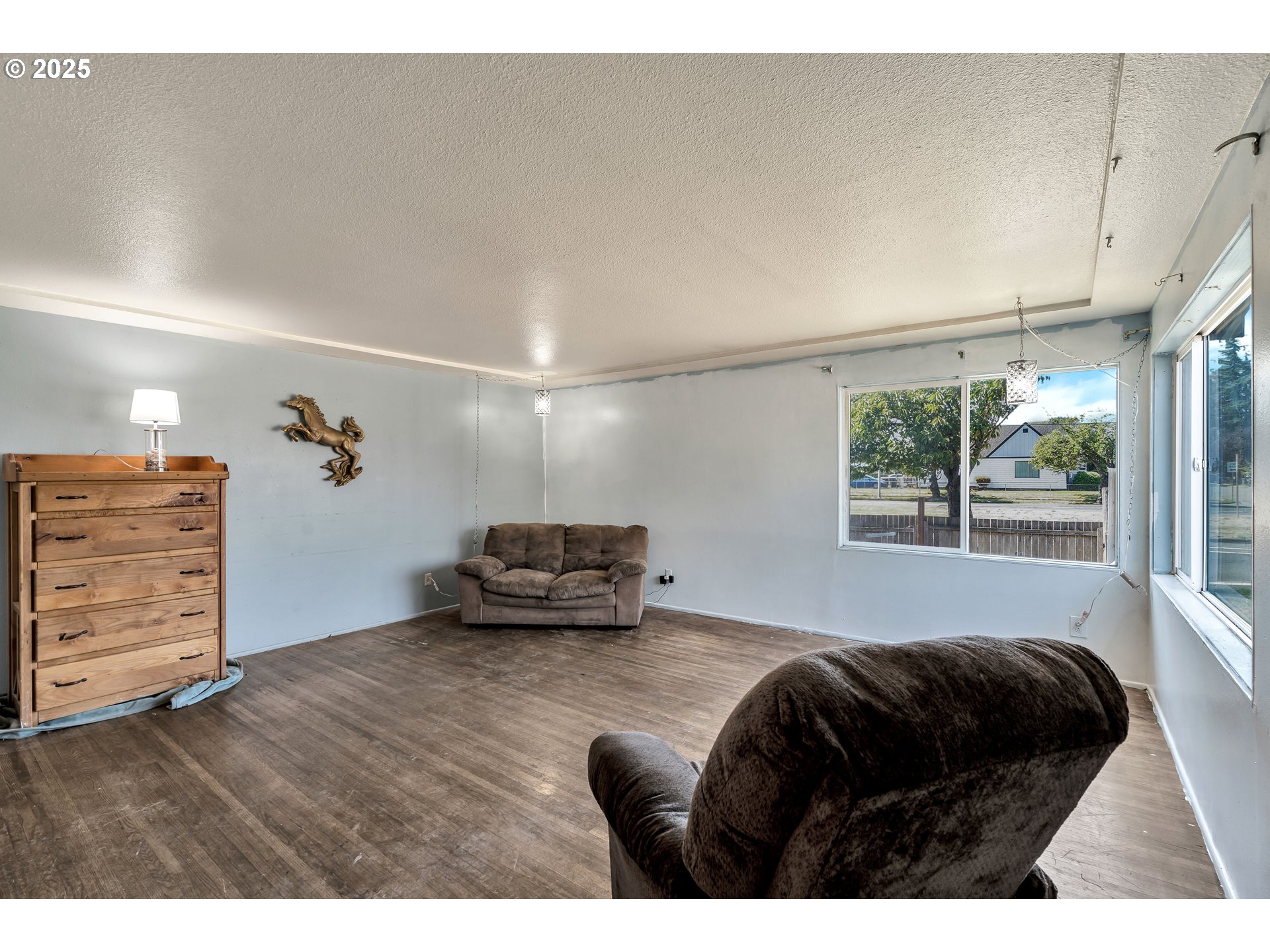 2951 Douglas Street Longview, WA 98632 - Photo 5 of 25 a living room with furniture and a window