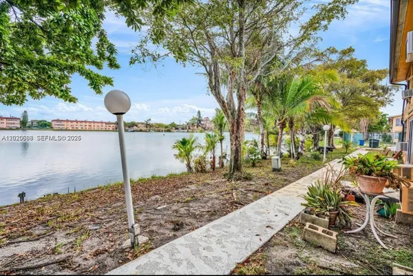 $1,250 | 18801 Northeast 2nd Avenue, Unit 1006, Miami, FL 33179