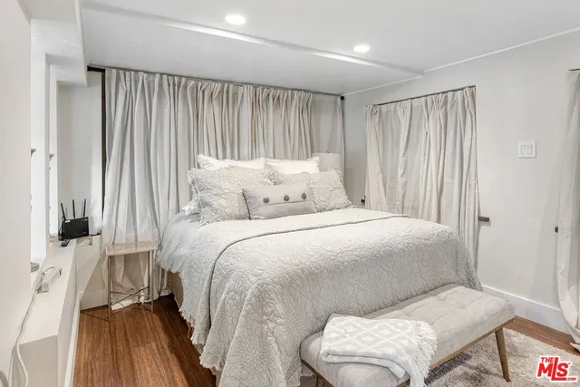 $16,390 | 3625 Serra Road, Malibu, CA 90265