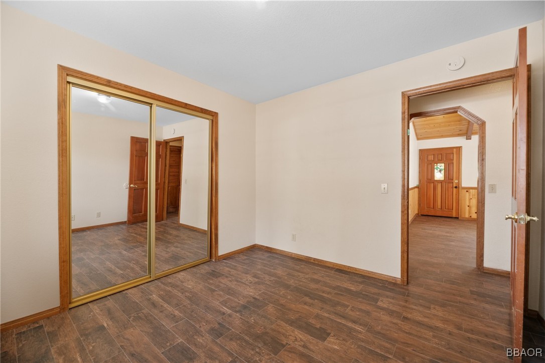 252 Riverside Avenue Sugarloaf, CA 92386 - Photo 15 of 29 wooden floor in an empty room
