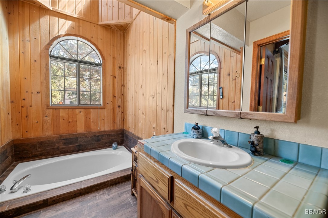 252 Riverside Avenue Sugarloaf, CA 92386 - Photo 23 of 29 a bathroom with a tub sink and mirror