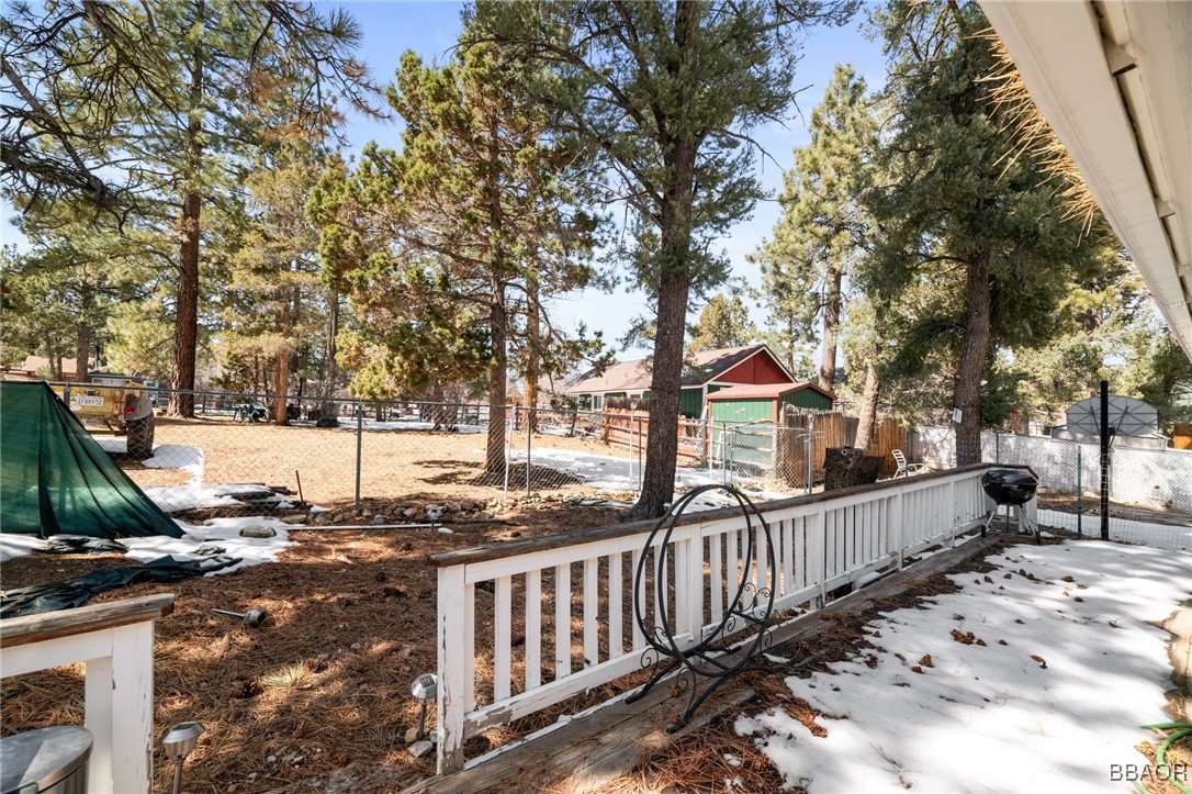 252 Riverside Avenue Sugarloaf, CA 92386 - Photo 25 of 29 a view of a house with wooden fence