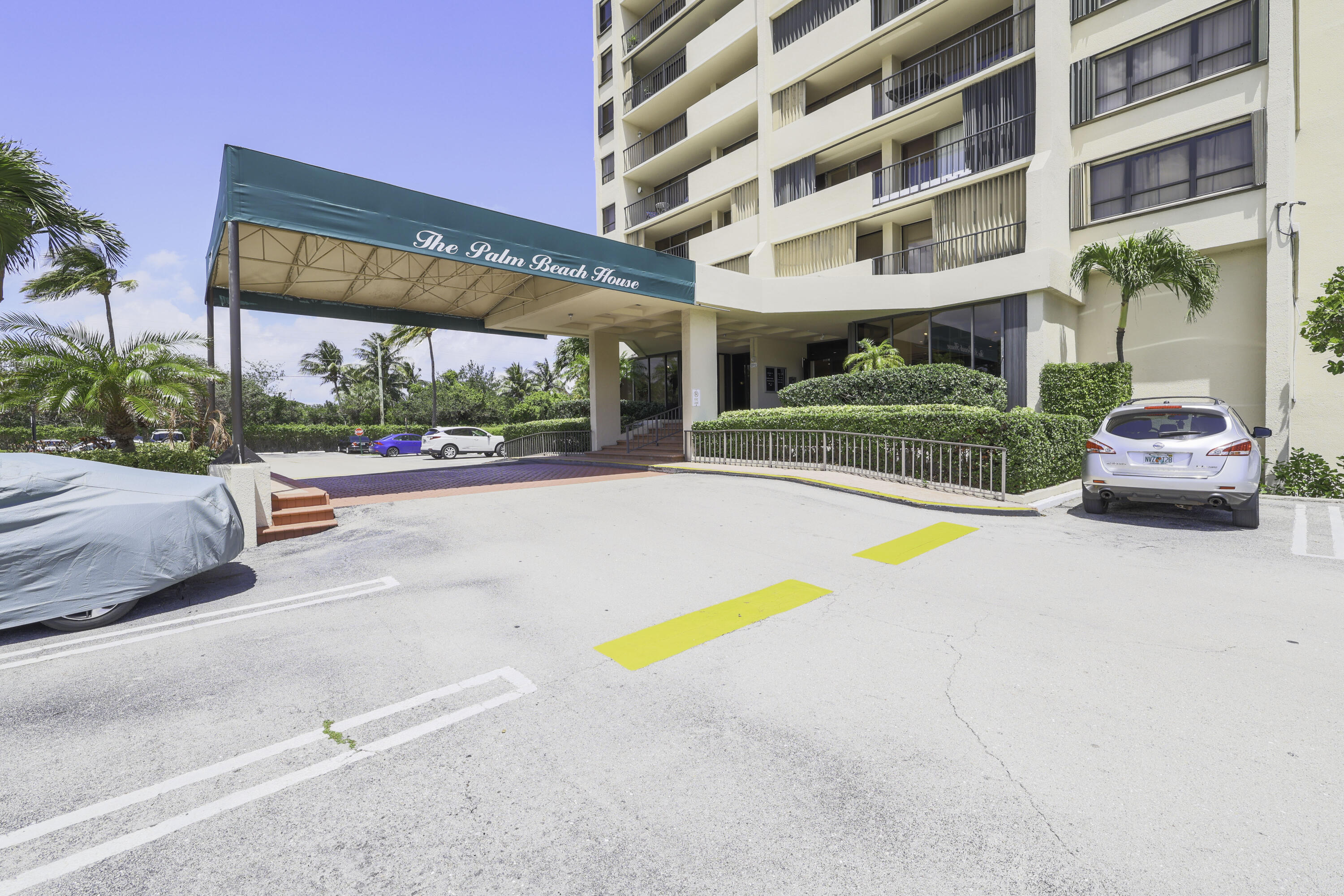 5600 North Flagler Drive, Unit 2701 West Palm Beach, FL 33407 - Photo 39 of 39 a view of a building with a swimming pool