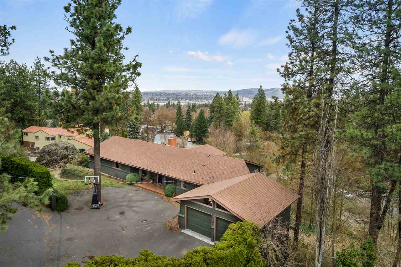 1527 South Crest Road Spokane, WA 99203 - Photo 1 of 20 Gallery Image 1