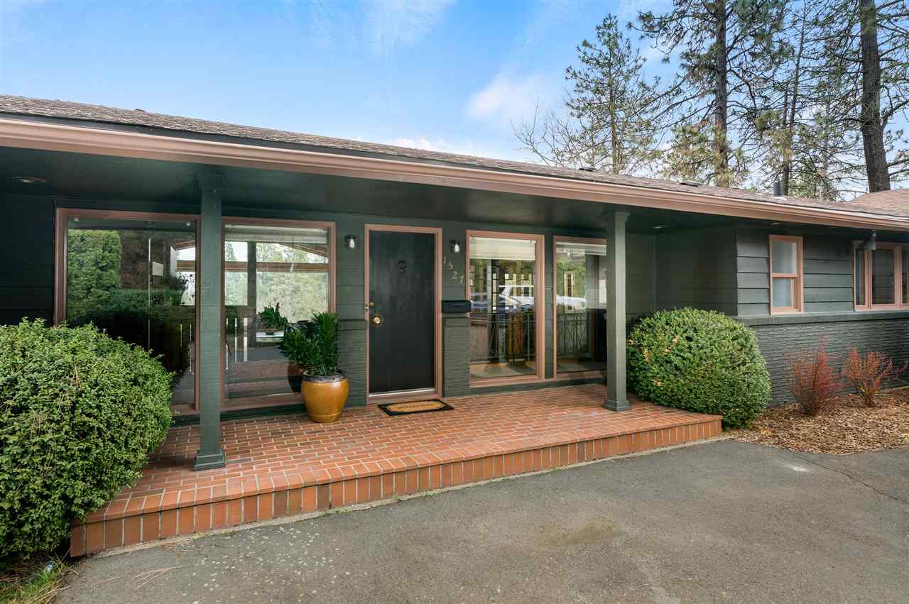 1527 South Crest Road Spokane, WA 99203 - Photo 2 of 20 Gallery Image 2