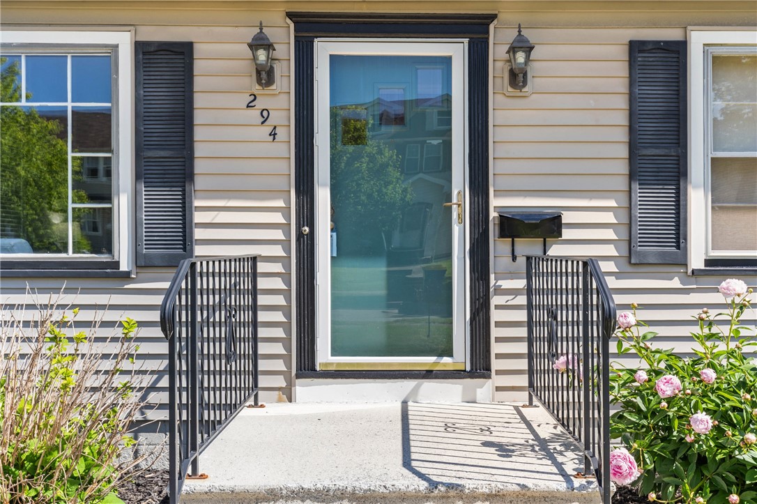 294 Hurstbourne Road Irondequoit, NY 14609 - Photo 5 of 39