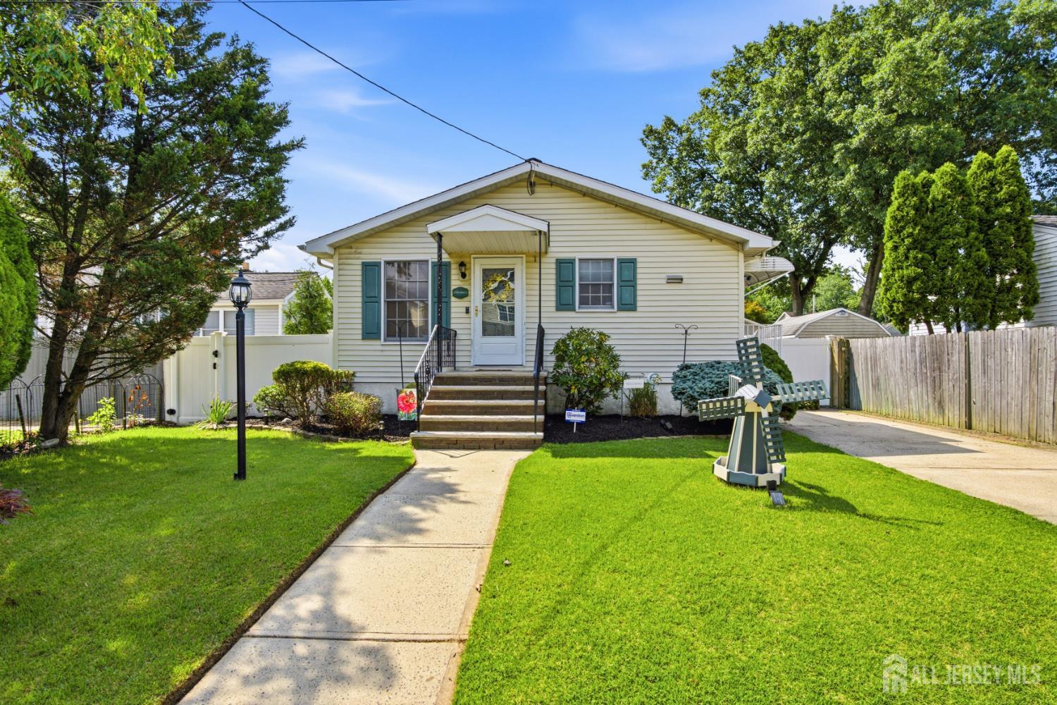 16 Avenue B Helmetta, NJ 08828 - Photo 2 of 28