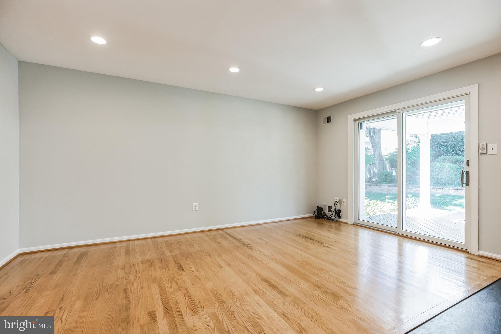 6206 Winnepeg Drive Burke, VA 22015 - Photo 11 of 29 Family Room