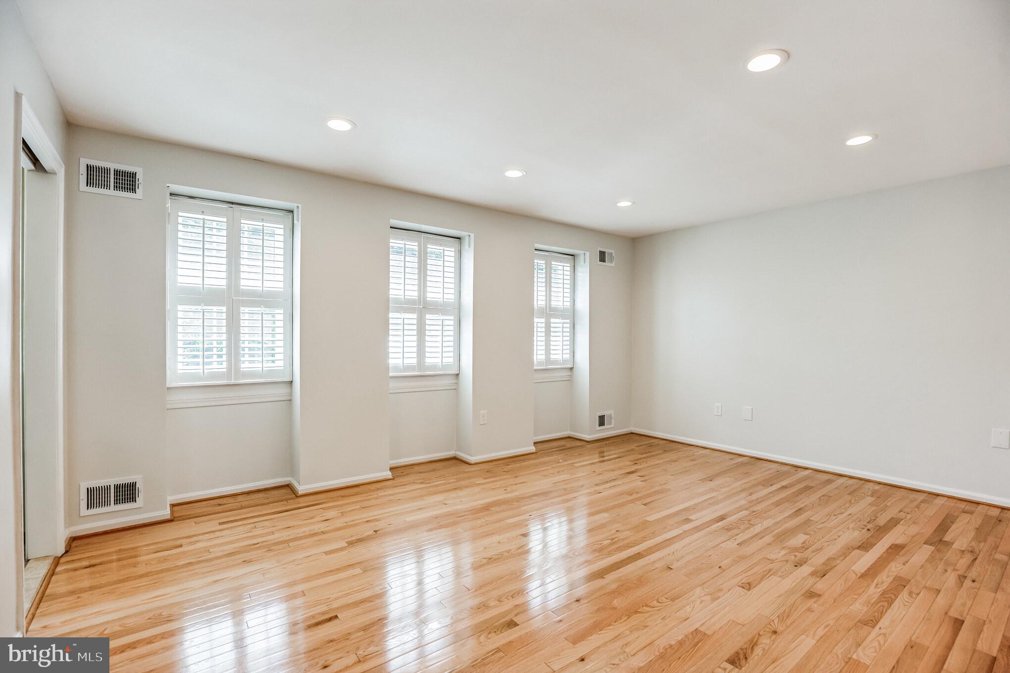 6206 Winnepeg Drive Burke, VA 22015 - Photo 14 of 29 Primary Suite with plantation shutters