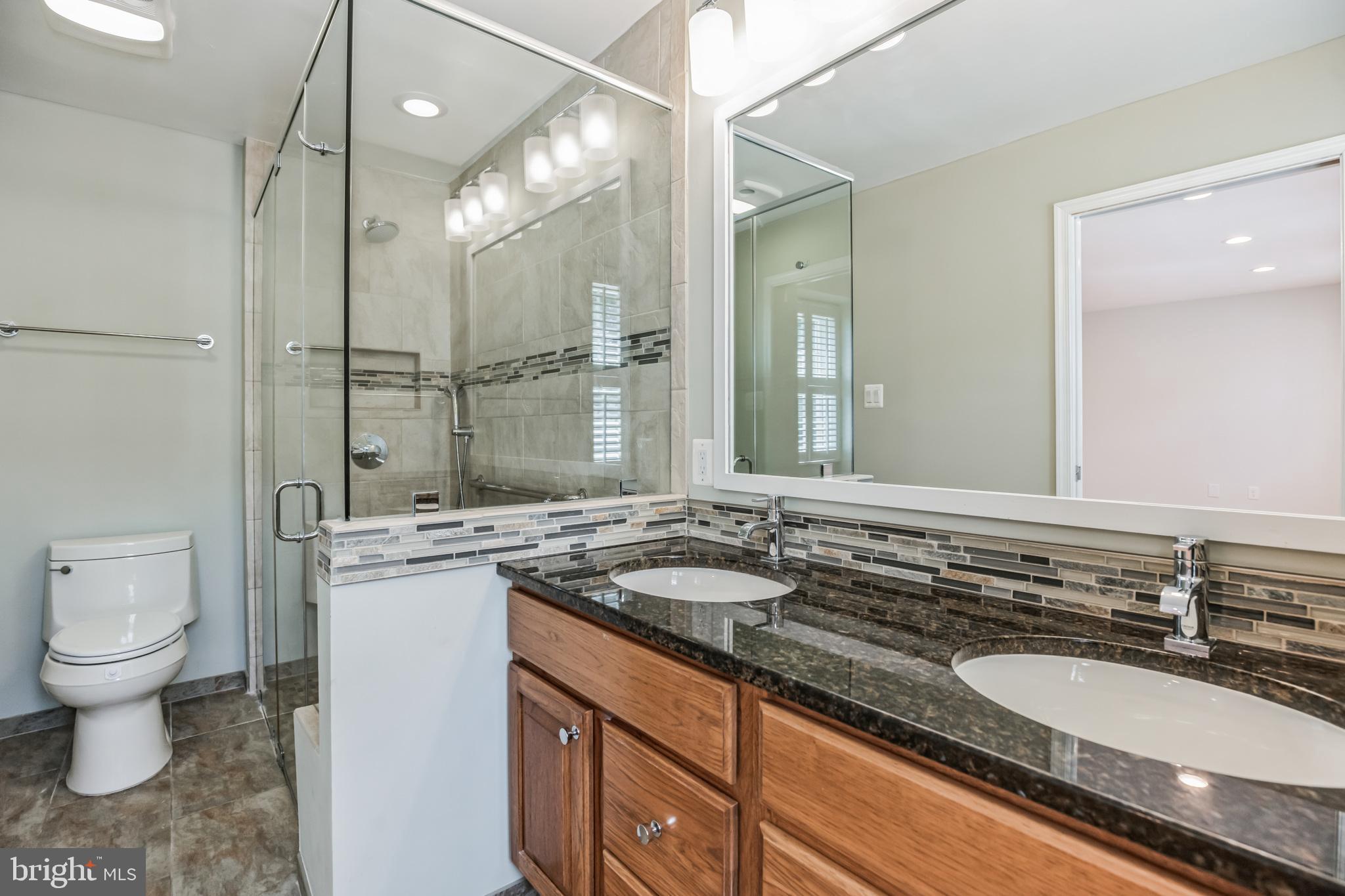 6206 Winnepeg Drive Burke, VA 22015 - Photo 17 of 29 Primary Bath