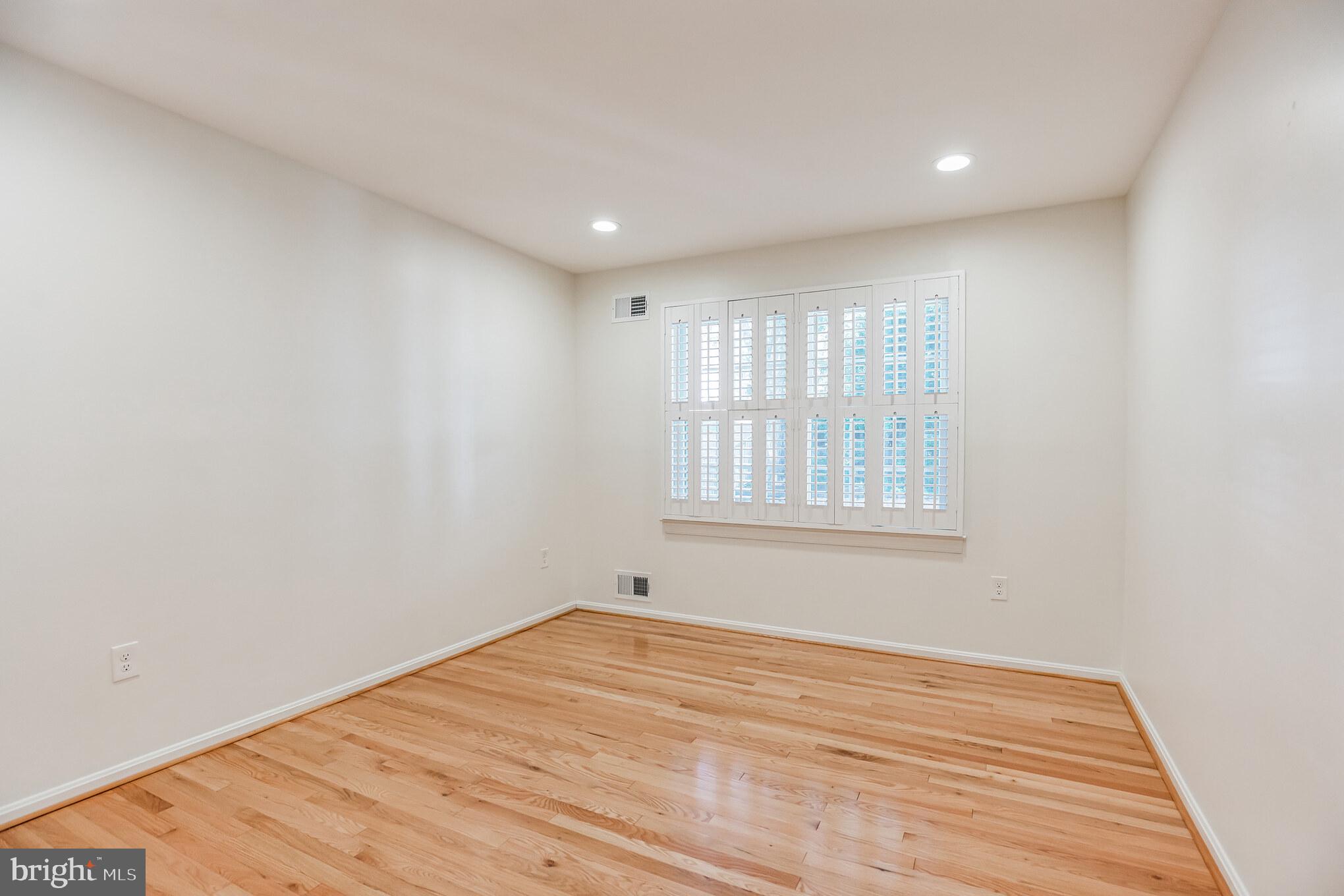 6206 Winnepeg Drive Burke, VA 22015 - Photo 21 of 29 Bedroom 3