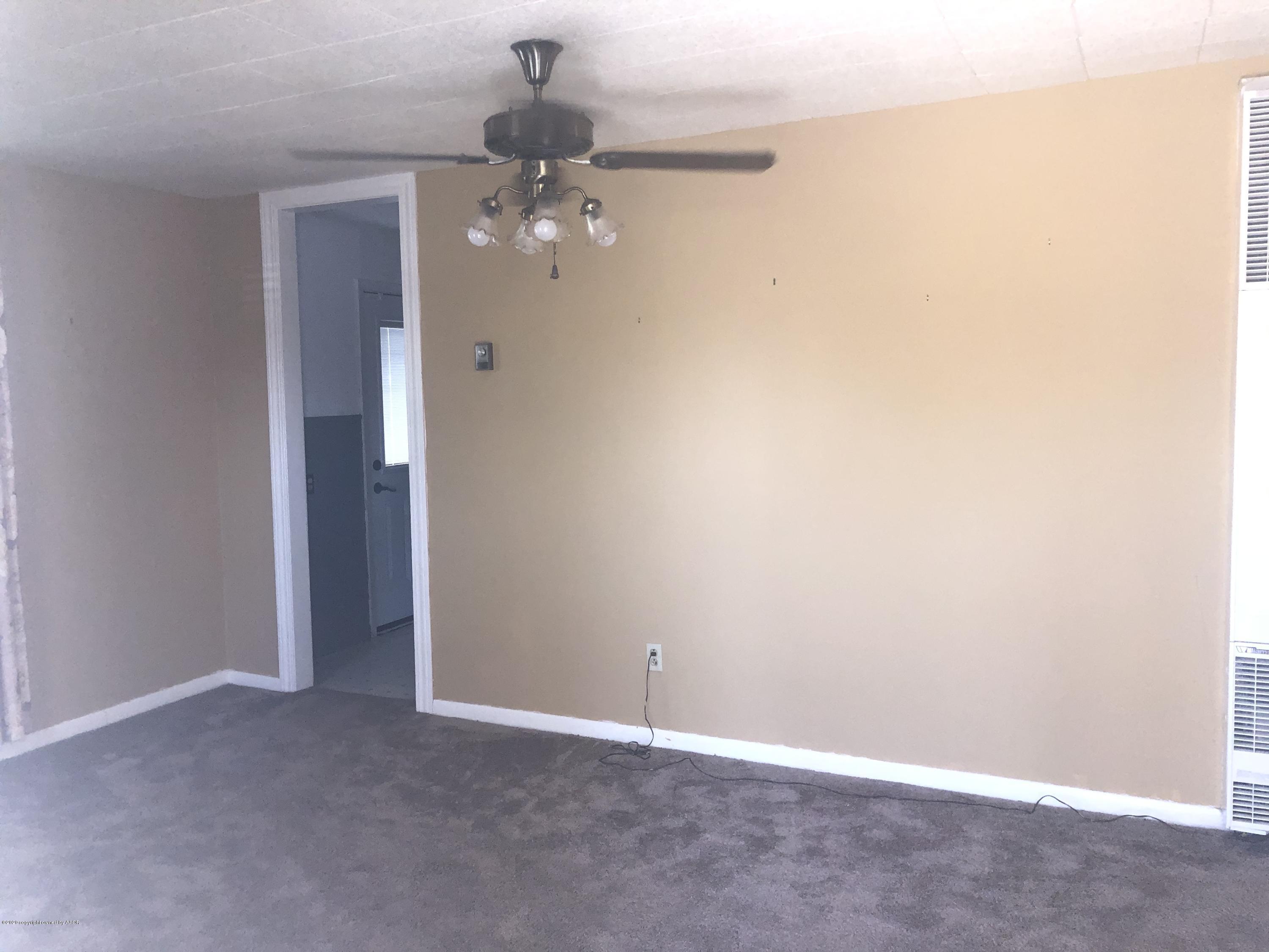 4601 South Travis Street Amarillo, TX 79110 - Photo 3 of 39 an empty room with a chandelier fan