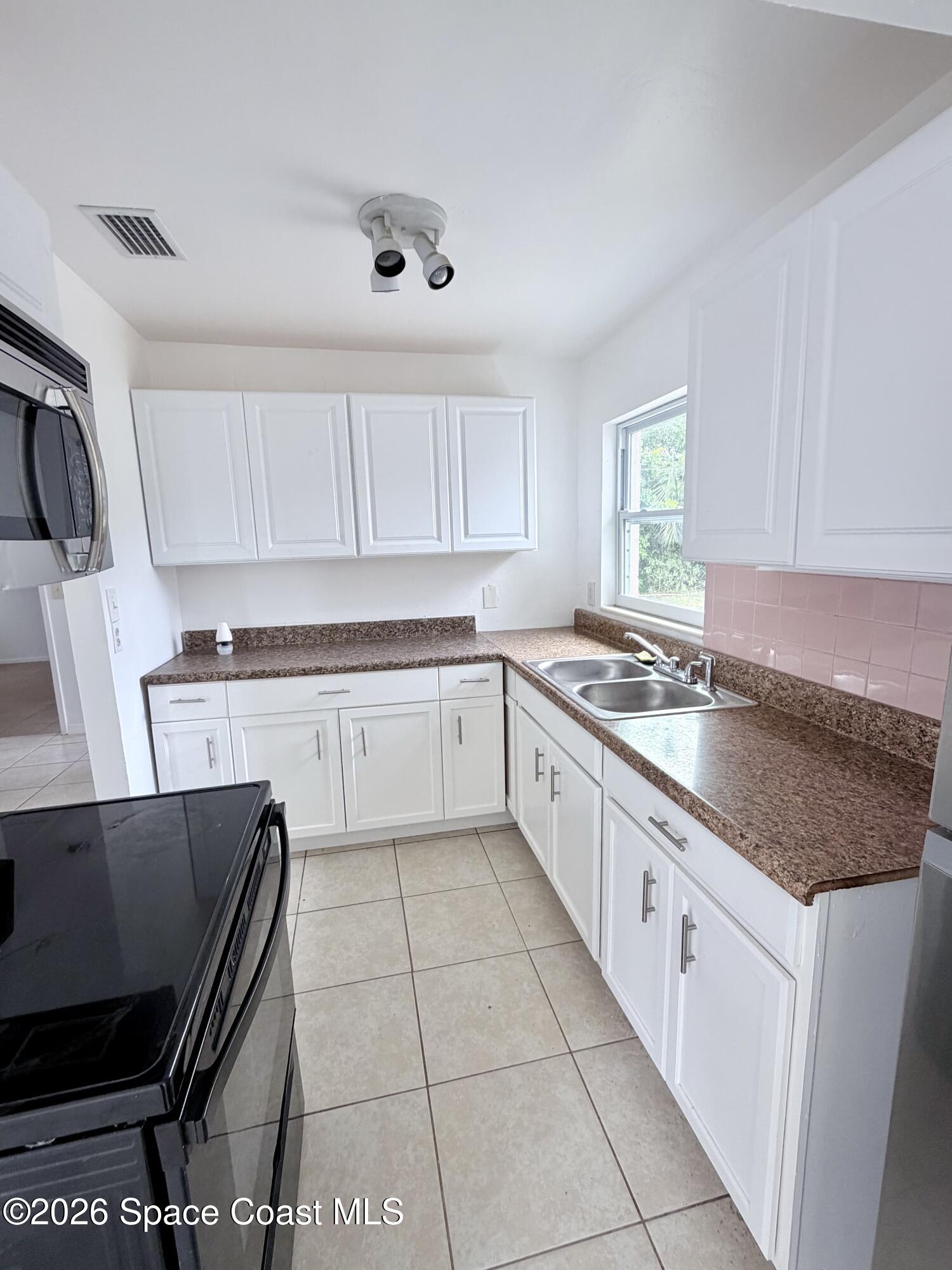 2107 Little John Road Melbourne, FL 32935 - Photo 13 of 26 IMG_2158