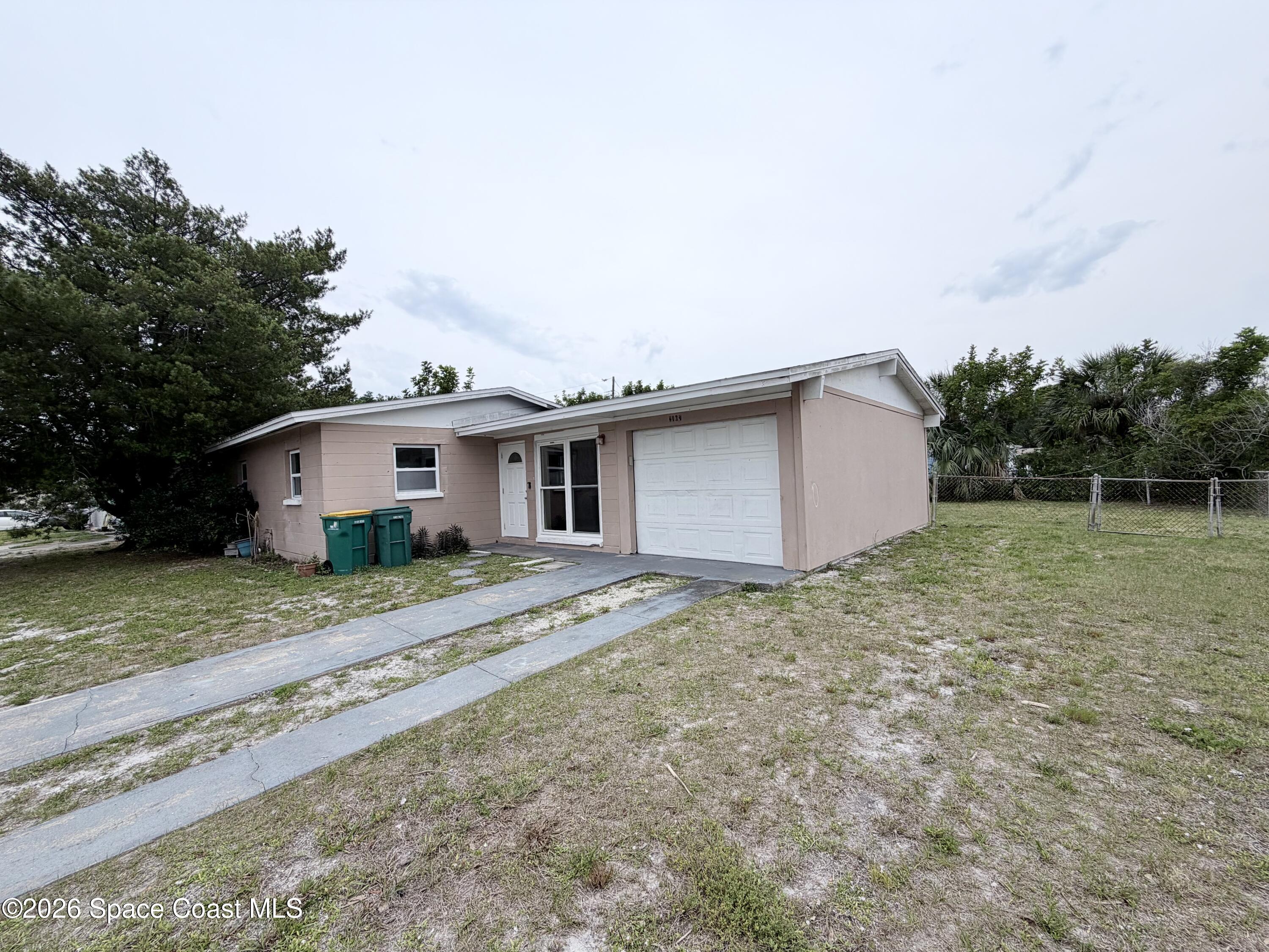 2107 Little John Road Melbourne, FL 32935 - Photo 2 of 26 IMG_2251