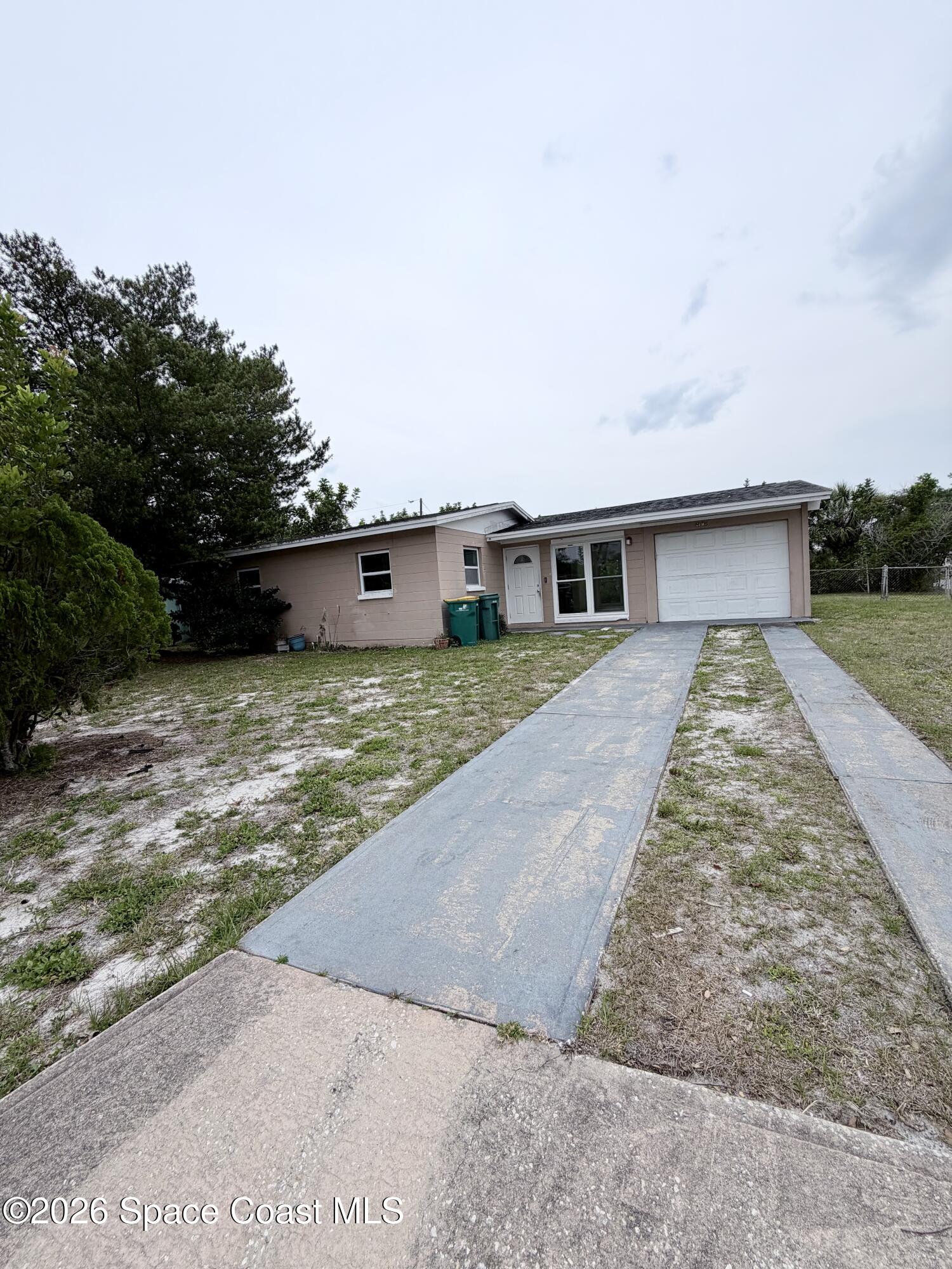 2107 Little John Road Melbourne, FL 32935 - Photo 3 of 26 IMG_2261