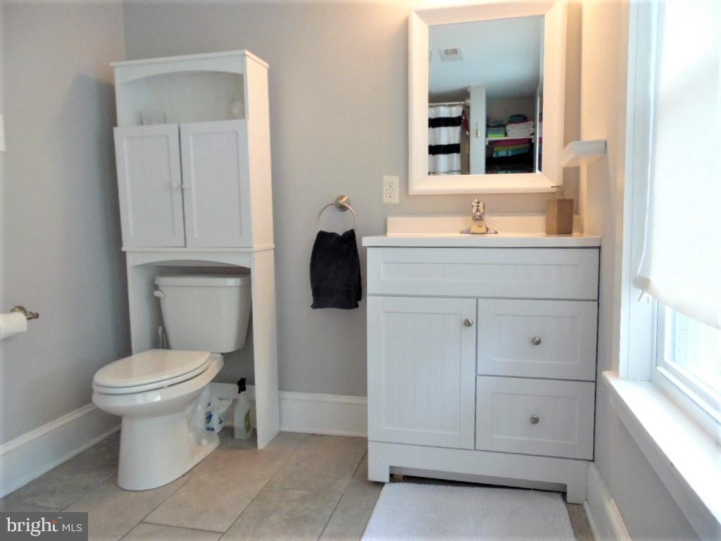 33 Forrest Avenue Runnemede, NJ 08078 - Photo 40 of 61 Second Floor Bath