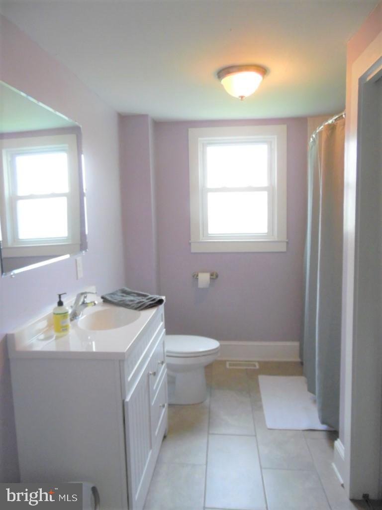 33 Forrest Avenue Runnemede, NJ 08078 - Photo 49 of 61 Main Floor Bath