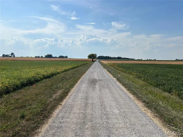 $677,600 | Xxxx Klohr Toen Lane, Columbia, IL 62236