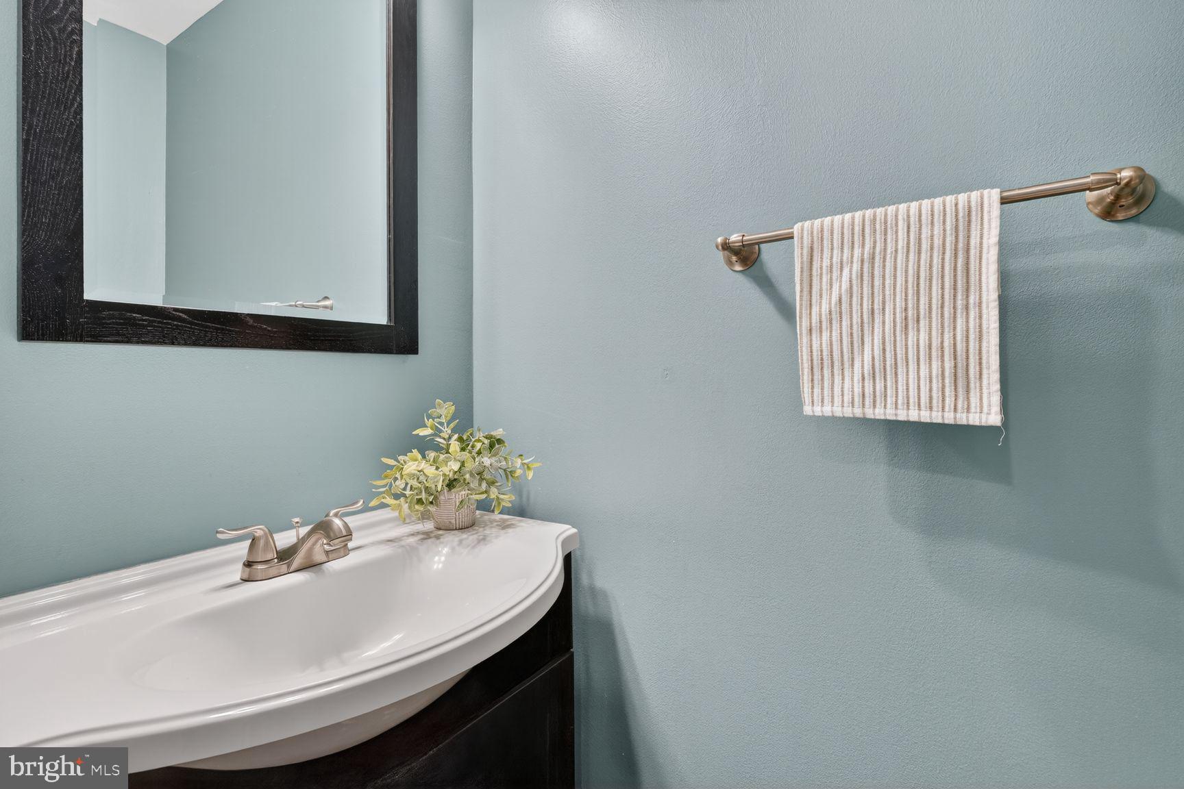 803 9th Street Northeast Washington, DC 20002 - Photo 15 of 29 Half bath