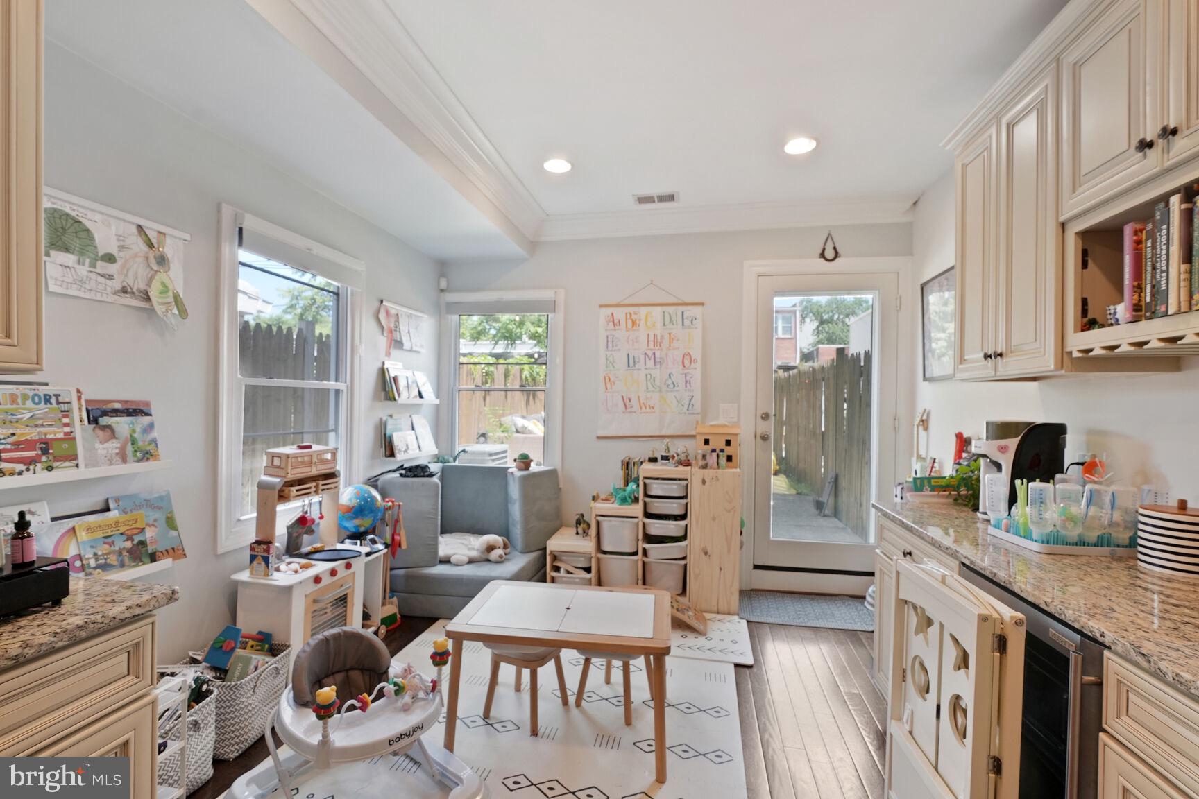 803 9th Street Northeast Washington, DC 20002 - Photo 9 of 22 Flex space to use as den or office