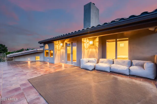 a view of balcony with a floor