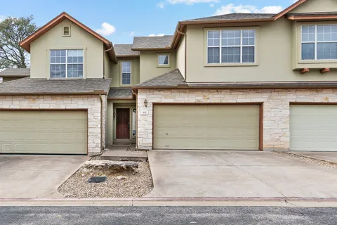 $1,975 | 2410 Great Oaks Drive, Unit 202, Round Rock, TX 78681