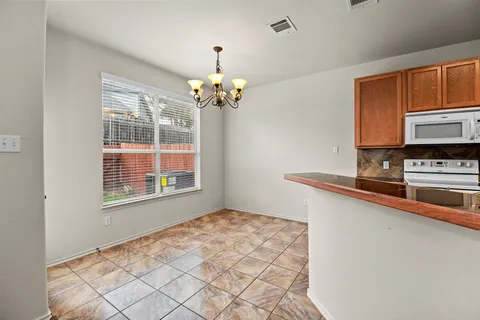 $1,975 | 2410 Great Oaks Drive, Unit 202, Round Rock, TX 78681