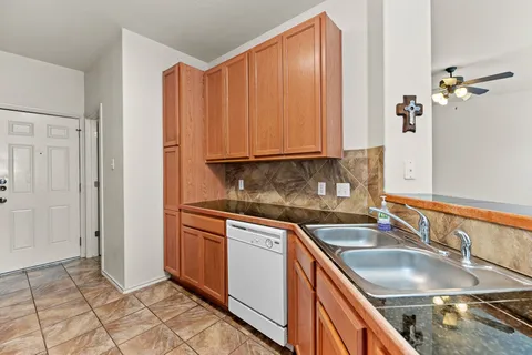 $1,975 | 2410 Great Oaks Drive, Unit 202, Round Rock, TX 78681