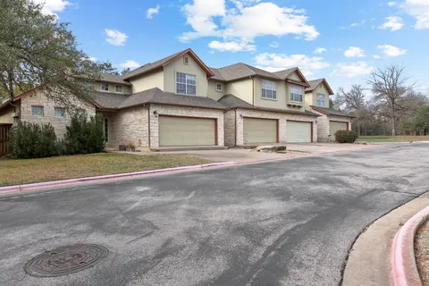 $1,975 | 2410 Great Oaks Drive, Unit 202, Round Rock, TX 78681