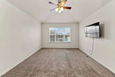 $1,975 | 2410 Great Oaks Drive, Unit 202, Round Rock, TX 78681