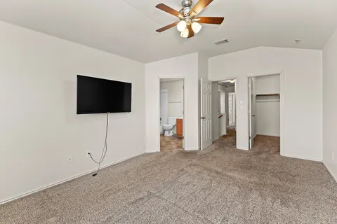 $1,975 | 2410 Great Oaks Drive, Unit 202, Round Rock, TX 78681