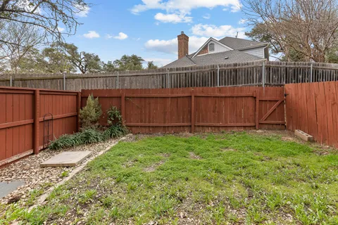 $1,975 | 2410 Great Oaks Drive, Unit 202, Round Rock, TX 78681