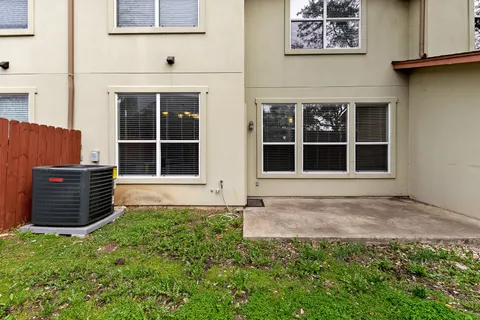 $1,975 | 2410 Great Oaks Drive, Unit 202, Round Rock, TX 78681